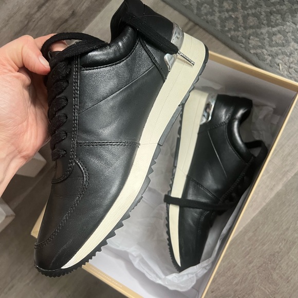 Michael Kors size 7 - Picture 3 of 4